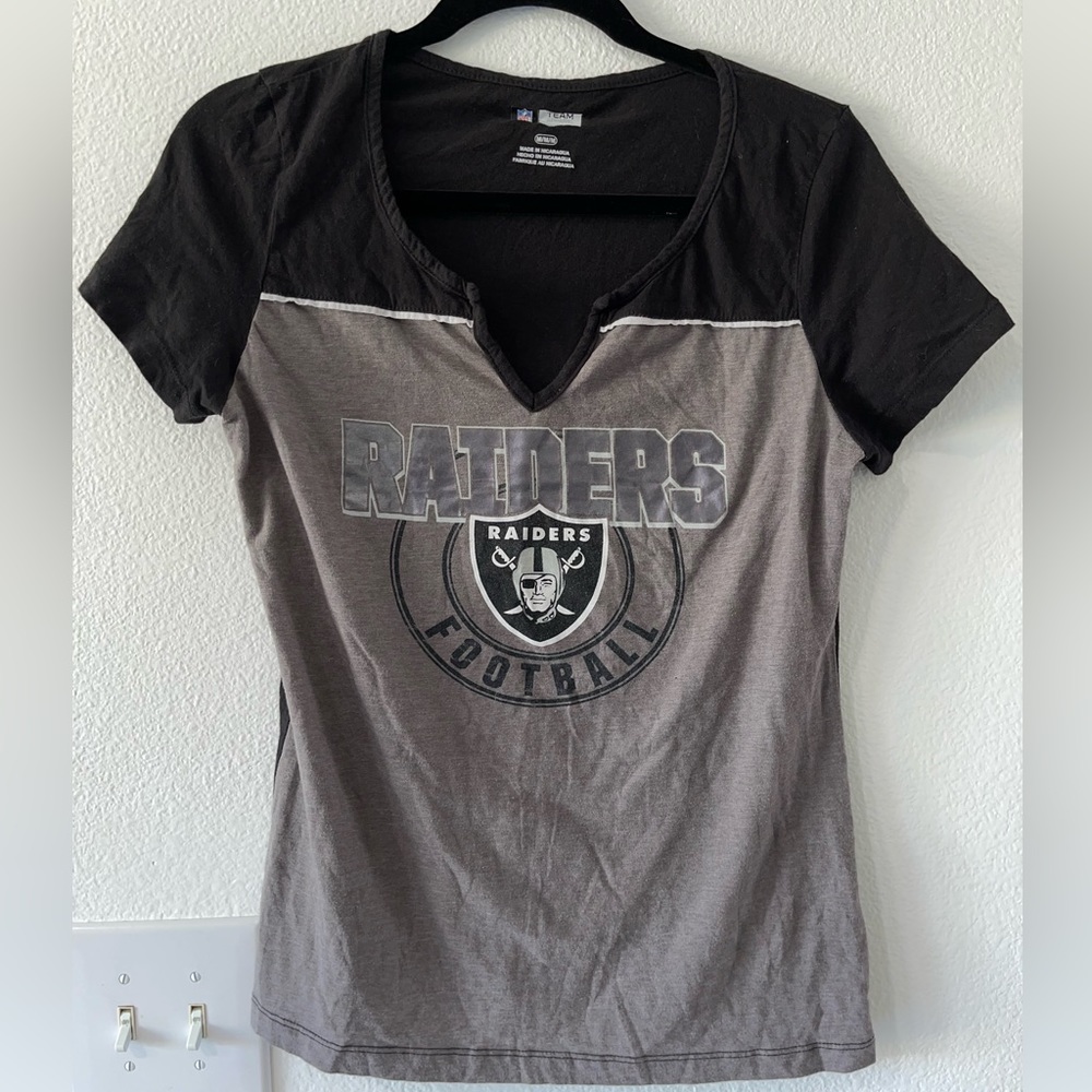Medium Raiders black & grey shirt